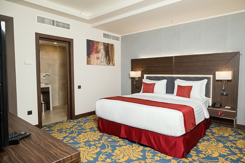 Junior Suite - 1 king bed: 38 sqm