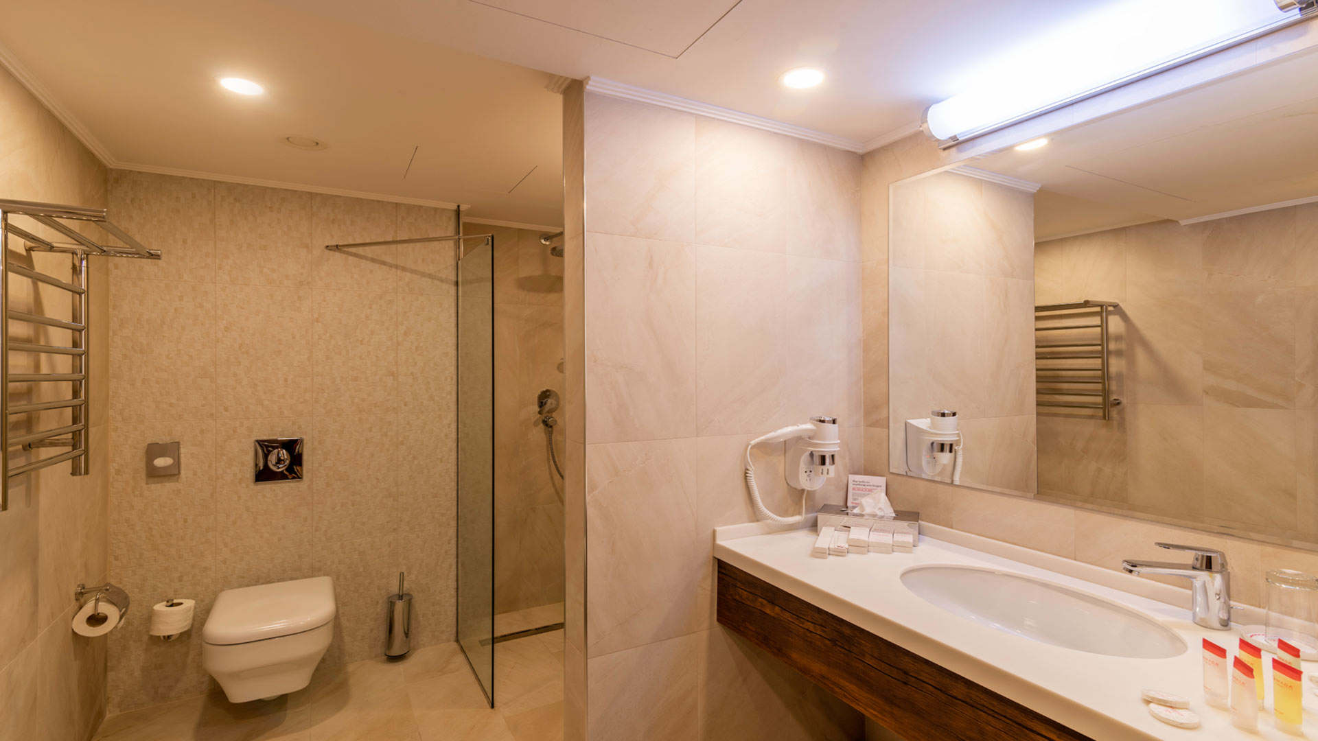 Two Bedroom Superior Suite - 1 king, 2 single beds: 68sqm
